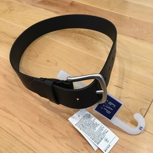 Gap black belt with silver buckle. NWT. Sz M